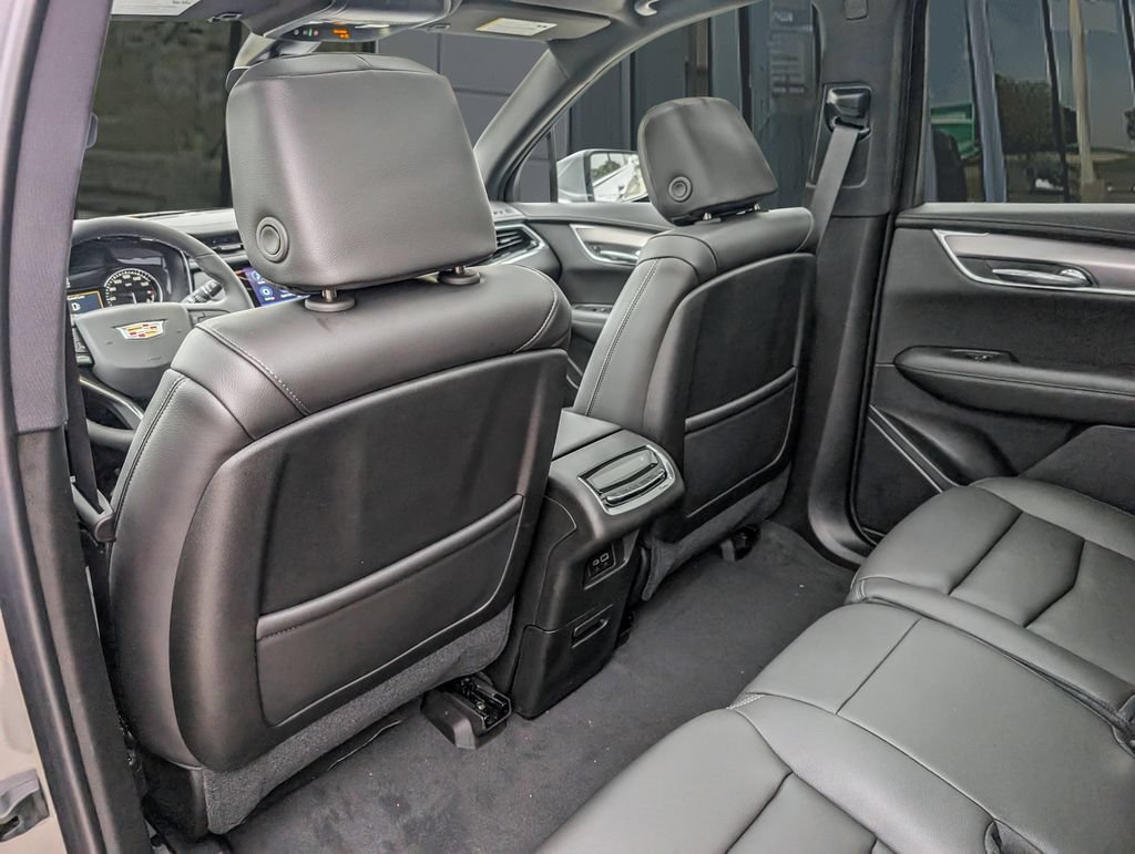 New 2025 Cadillac XT6 Luxury FWD image 16