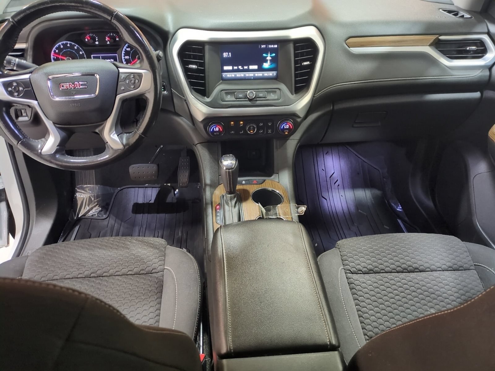 Used 2018 GMC Acadia SLE FWD image 16