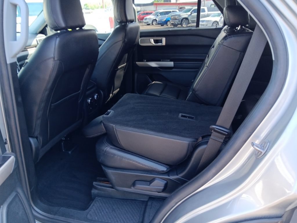 Used 2023 Ford Explorer Limited AWD/4WD image 31