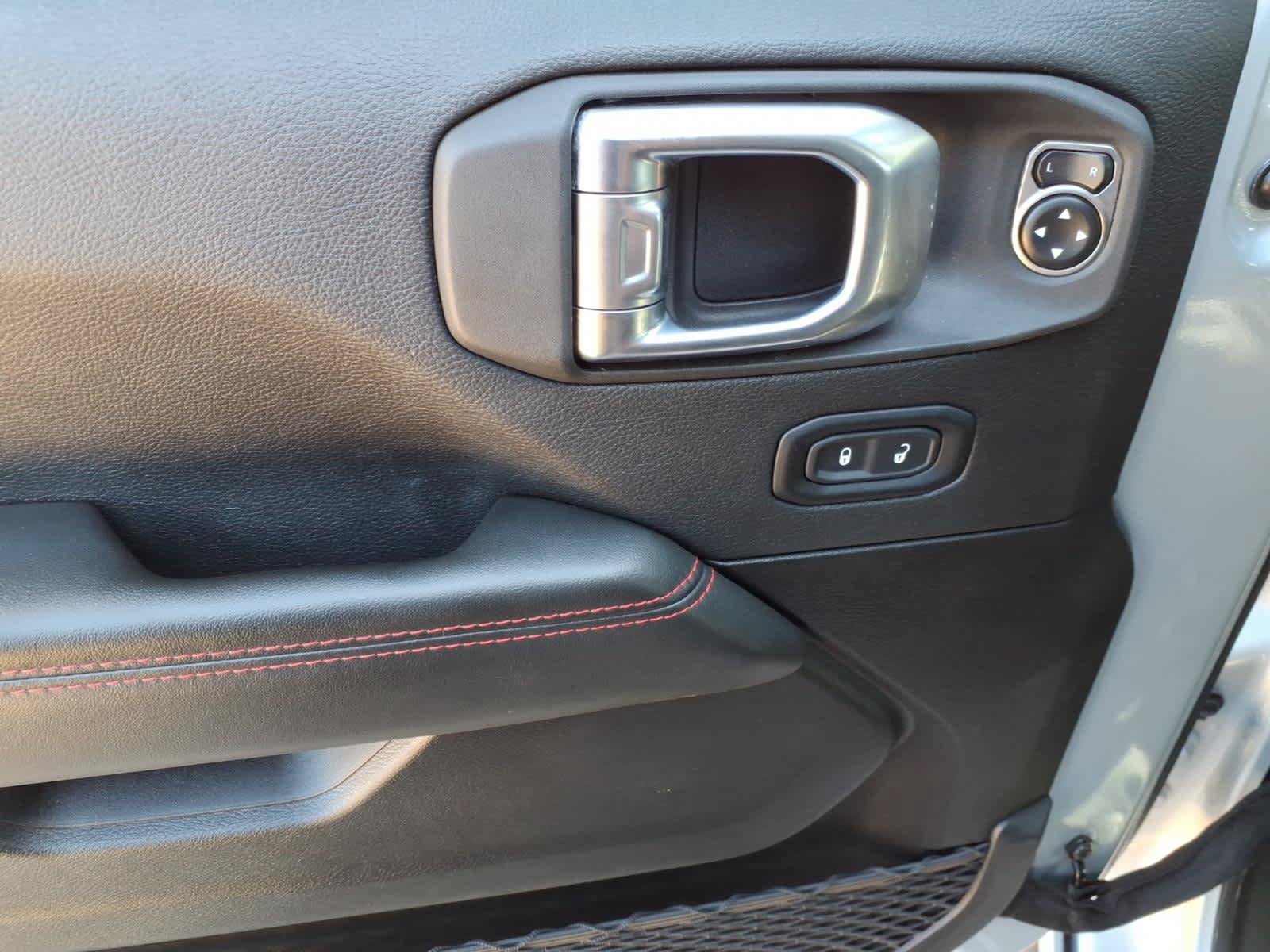 Used 2024 Jeep Wrangler Unlimited Rubicon AWD/4WD image 3