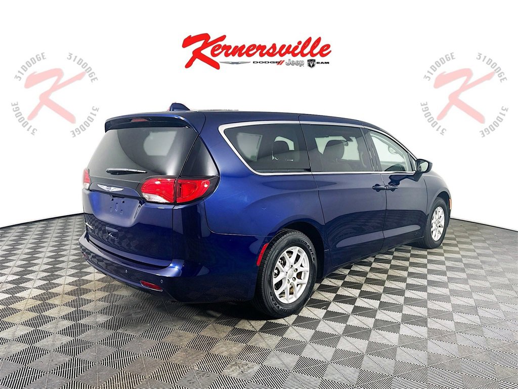 Used 2020 Chrysler Voyager LX image 7