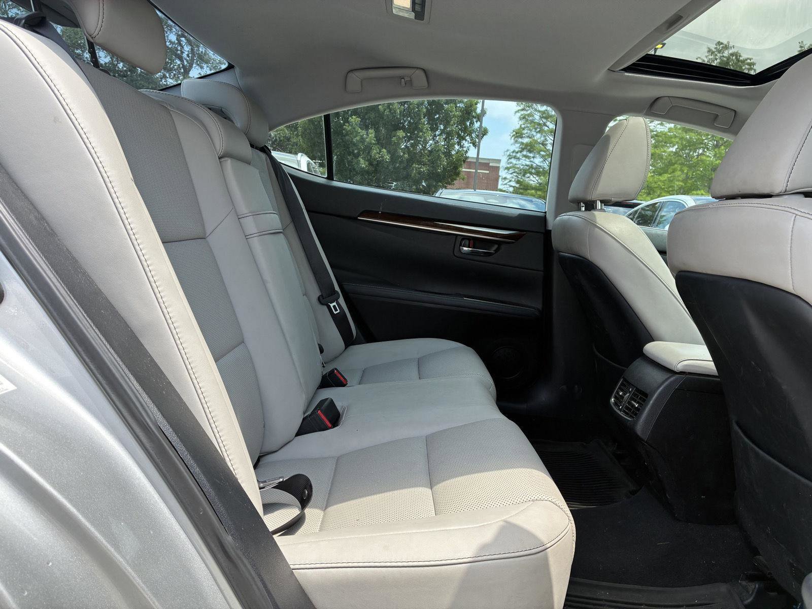 Used 2017 Lexus ES 350 w/ Premium Package FWD image 27
