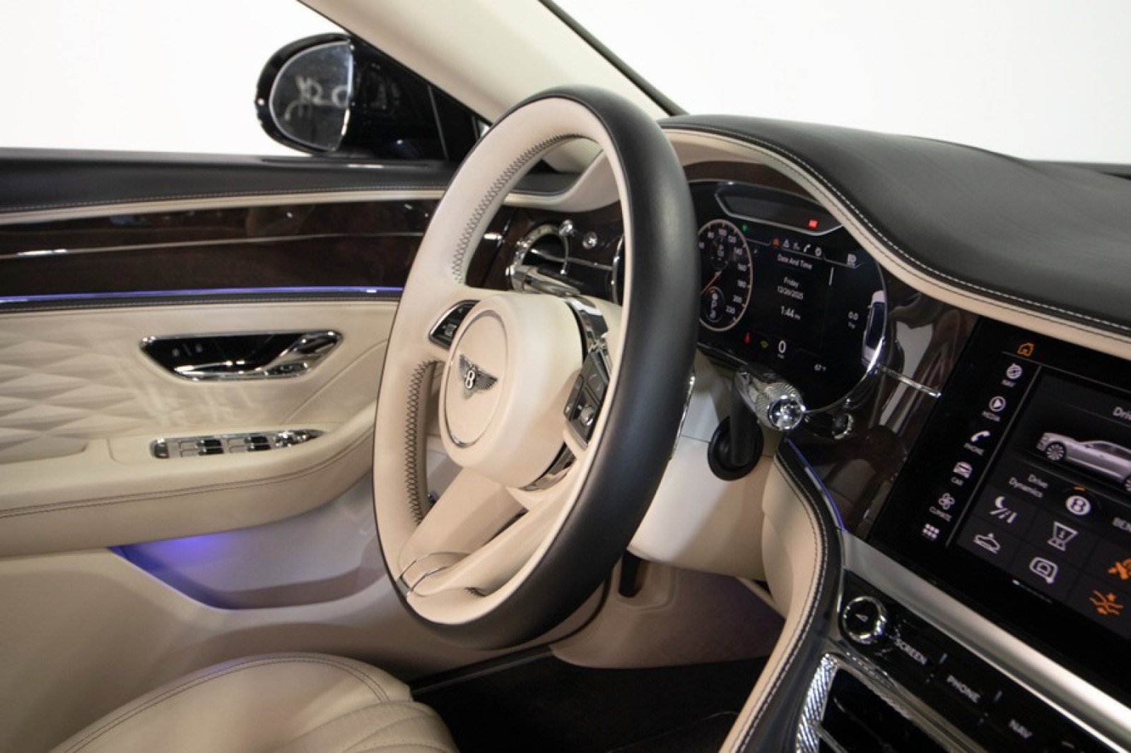 Used 2023 Bentley Flying Spur Azure image 55