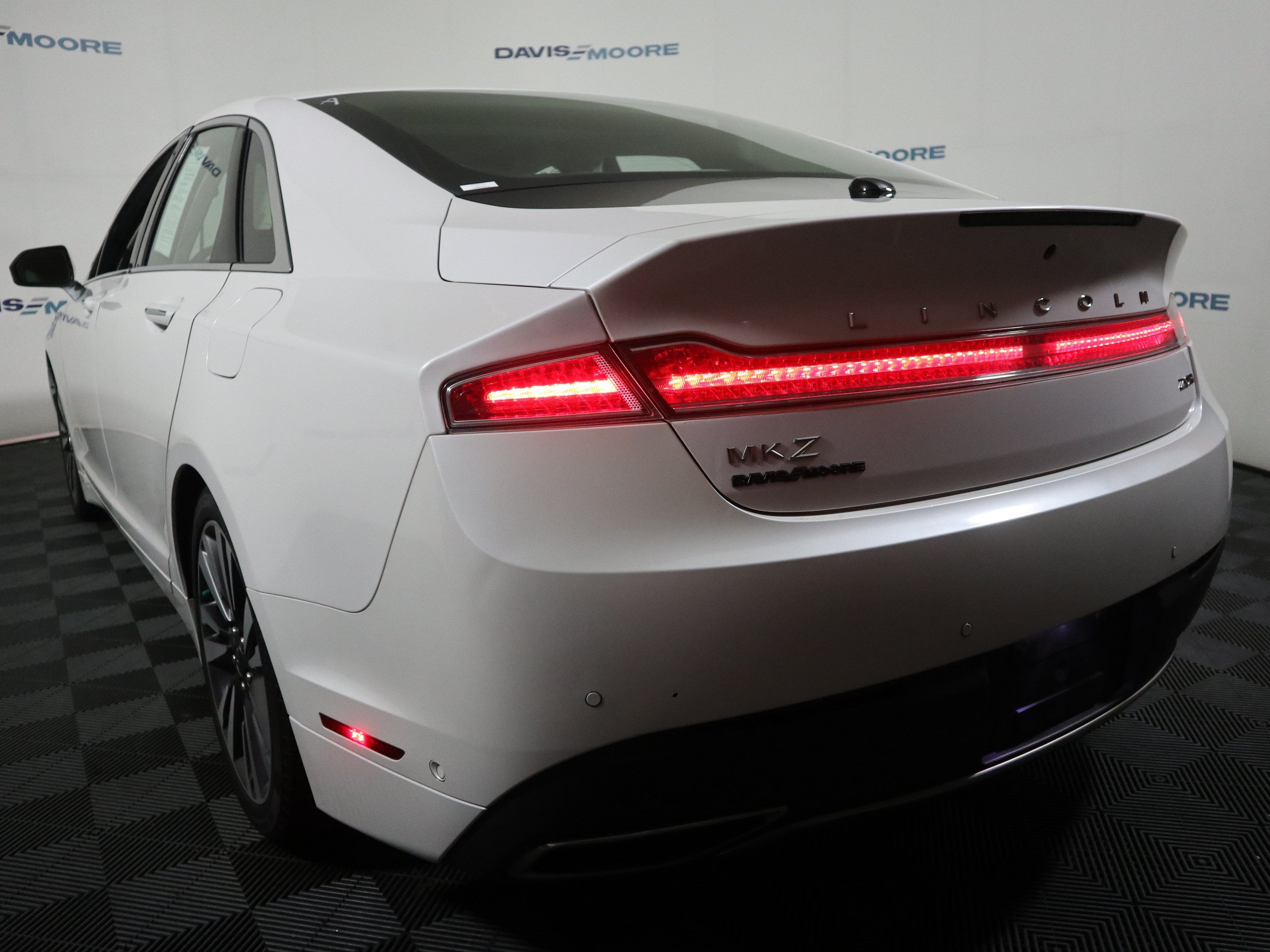 Used 2020 Lincoln MKZ Reserve w/ Elements Package FWD image 9