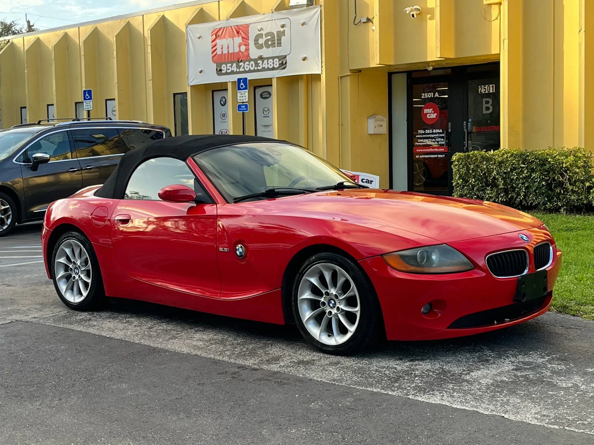Used 2004 BMW Z4 2.5i image 10