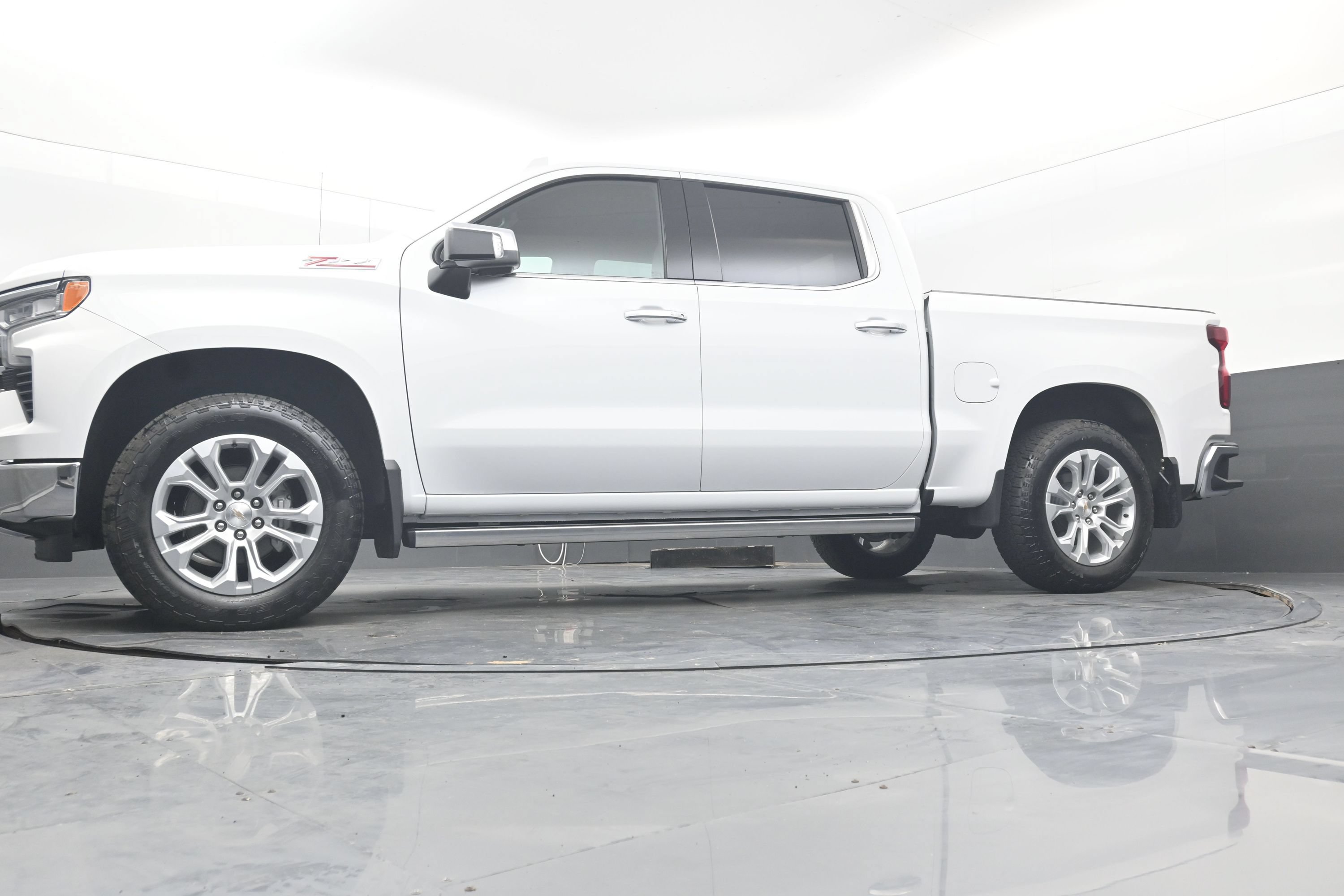 Used 2025 Chevrolet Silverado 1500 LTZ w/ LTZ Premium Package AWD/4WD image 22