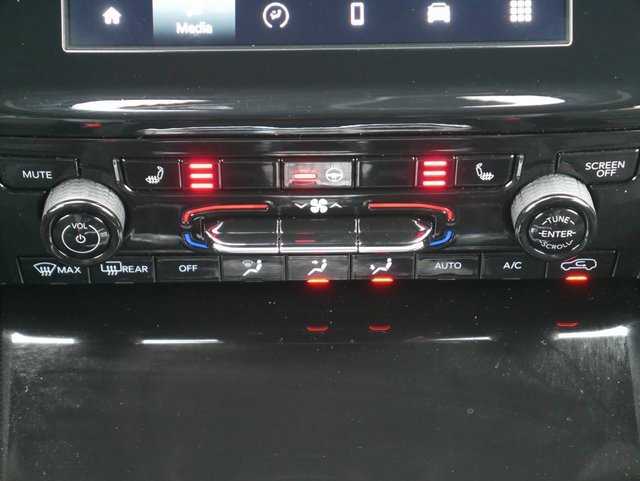 Used 2025 Jeep Grand Cherokee Altitude image 19