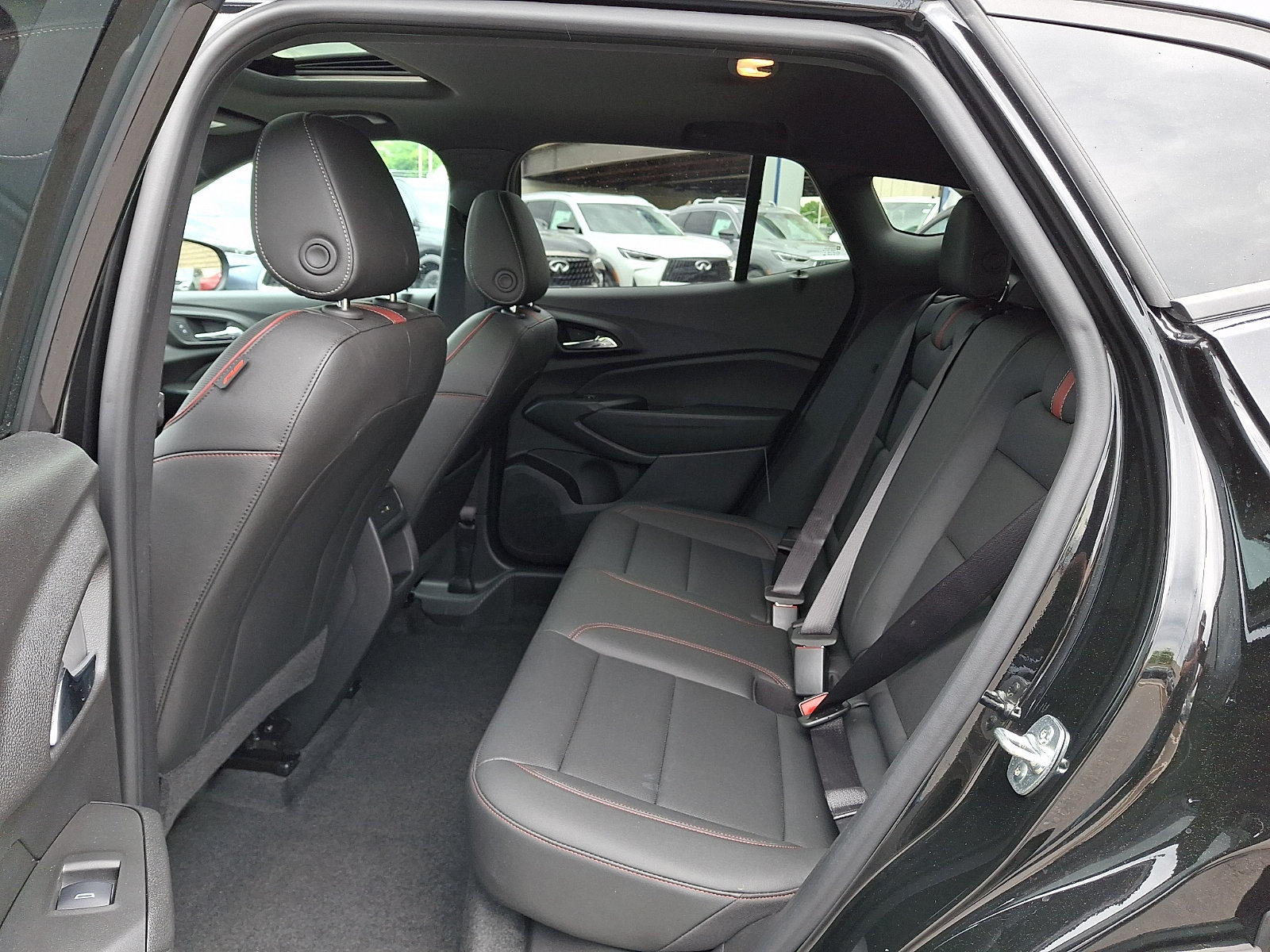 Used 2025 Chevrolet Trax RS w/ Sunroof Package FWD image 10