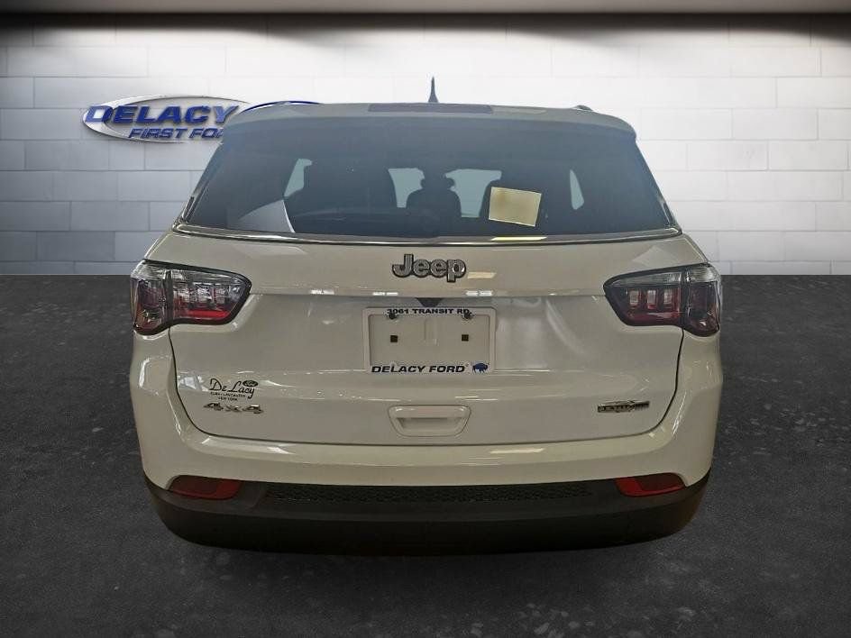 Used 2023 Jeep Compass Latitude w/ Convenience Group AWD/4WD image 5