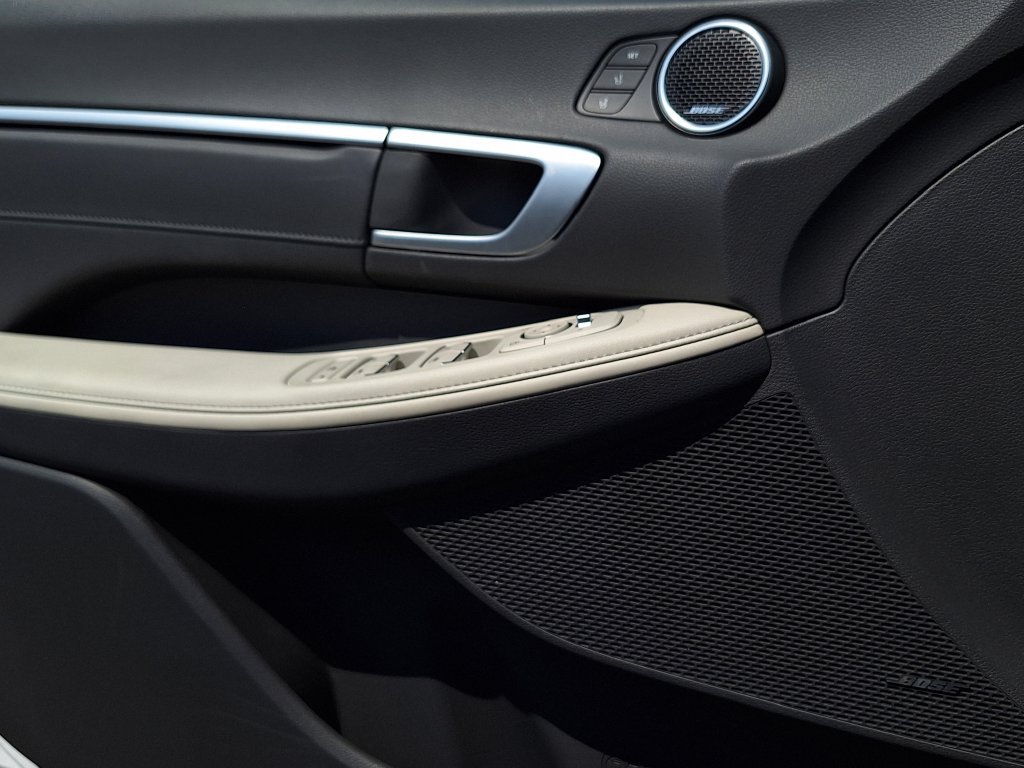 Certified 2025 Hyundai Sonata Limited FWD image 9
