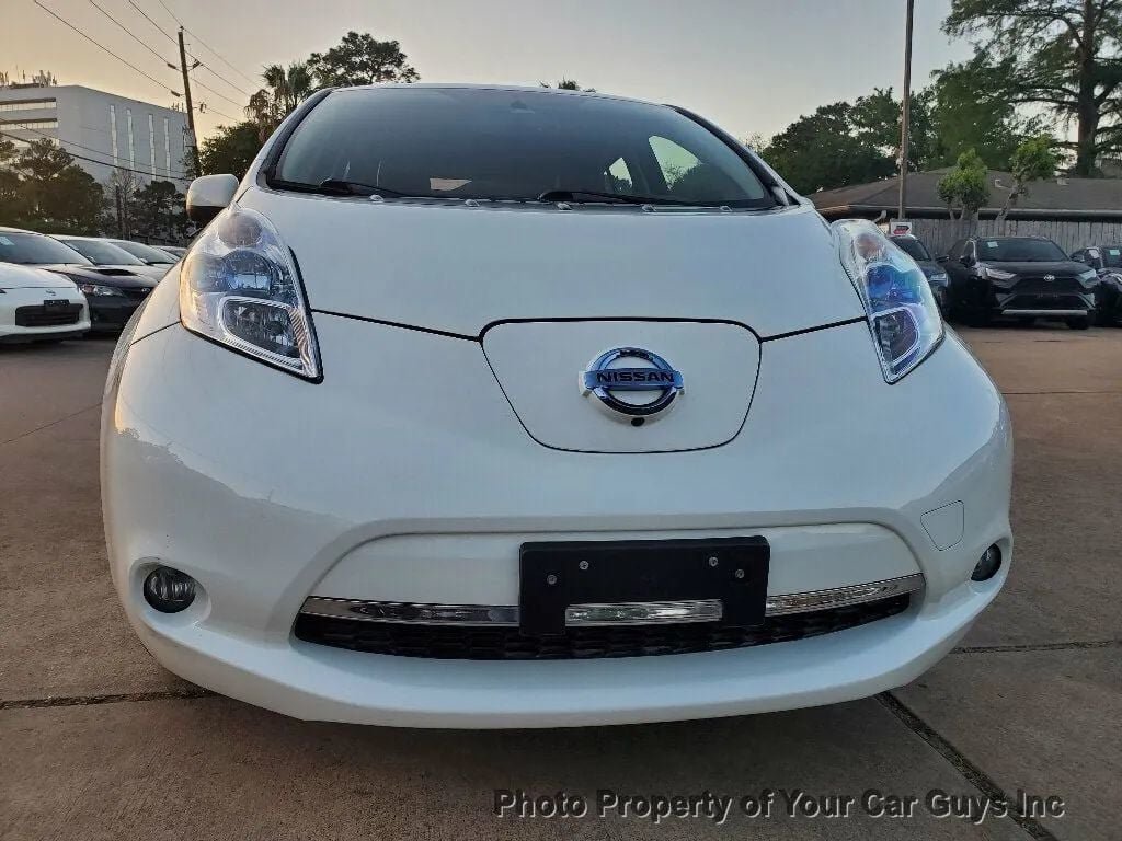 Used 2015 Nissan Leaf SL w/ Premium Package FWD image 4