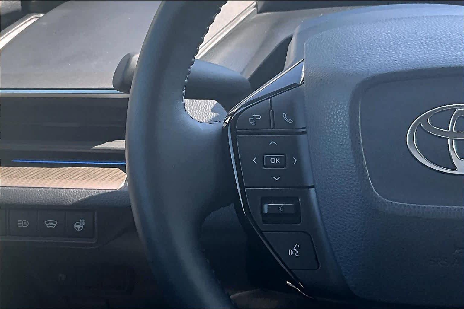 Used 2024 Toyota Prius XLE FWD image 23