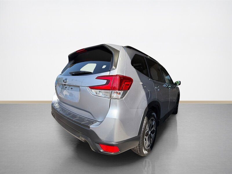 Used 2019 Subaru Forester Premium AWD/4WD image 4