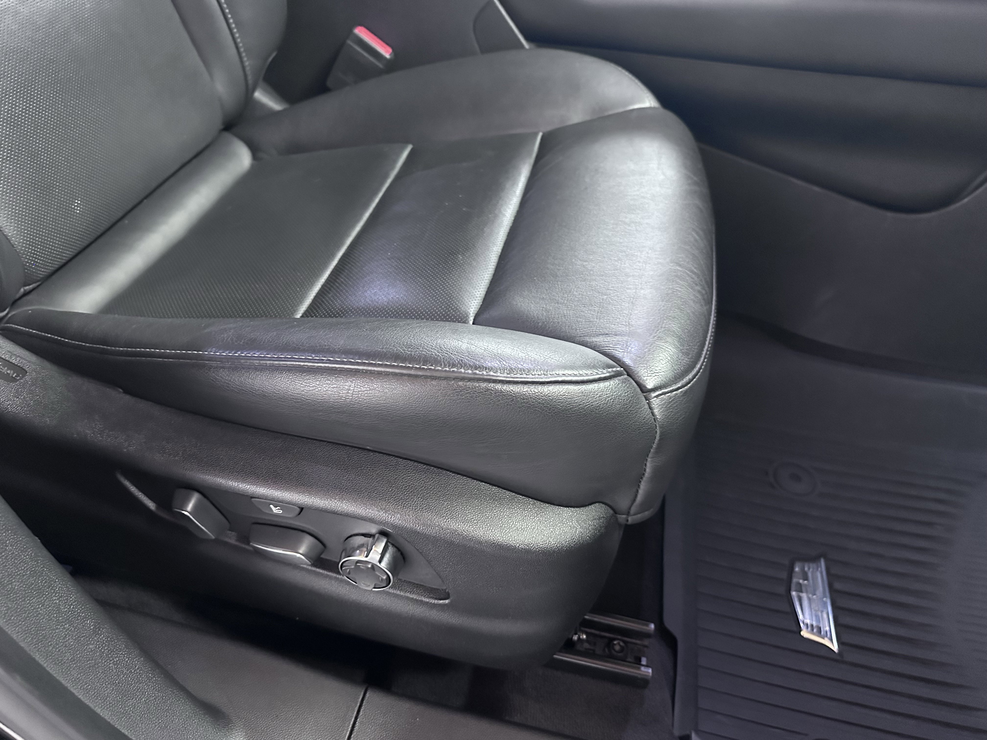 Used 2019 Cadillac XT4 Premium Luxury image 38