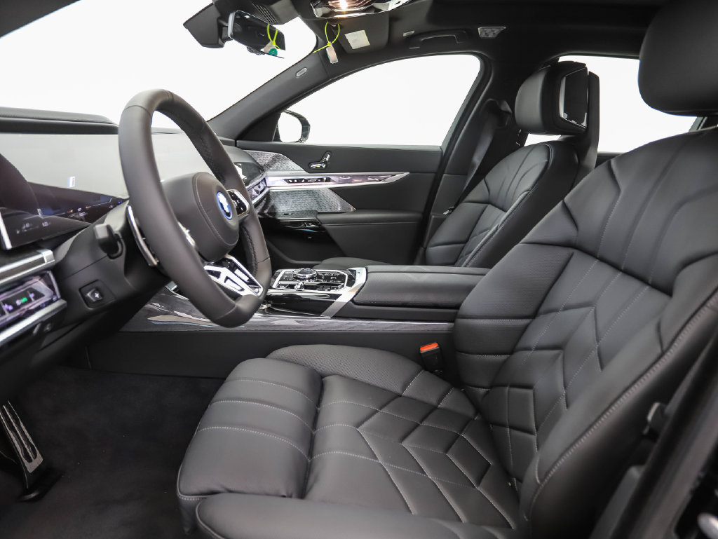 Used 2026 BMW 750e xDrive w/ Executive Package AWD/4WD image 11