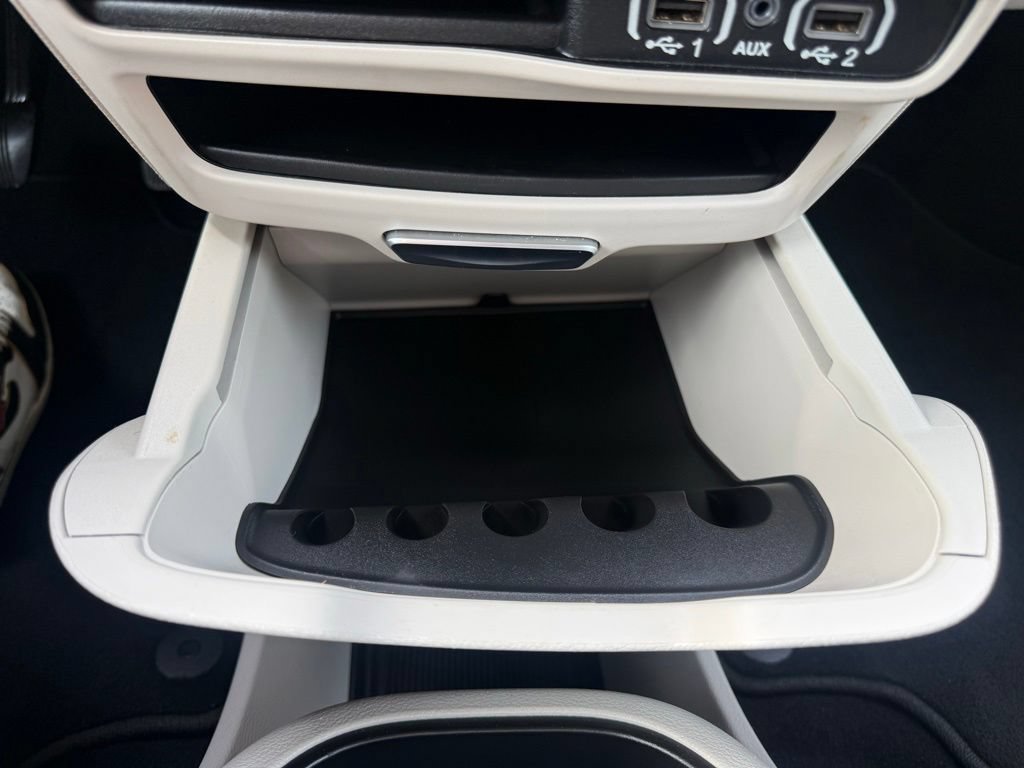 Used 2023 Chrysler Pacifica Touring-L FWD image 25