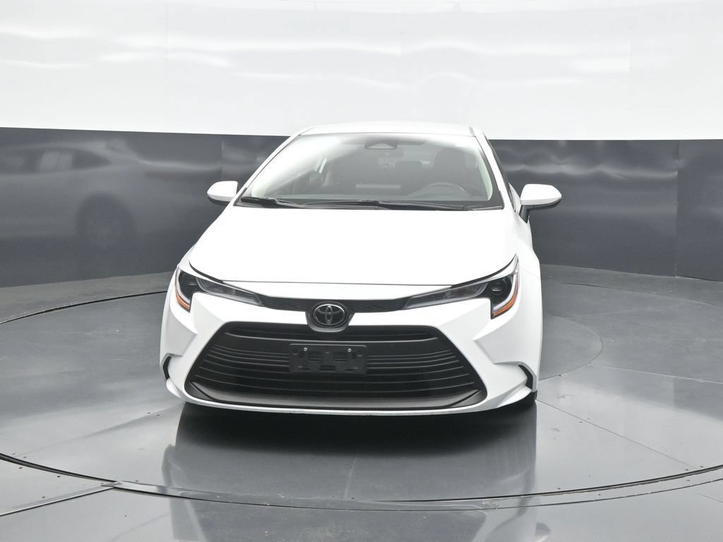 Used 2026 Toyota Corolla LE FWD image 2