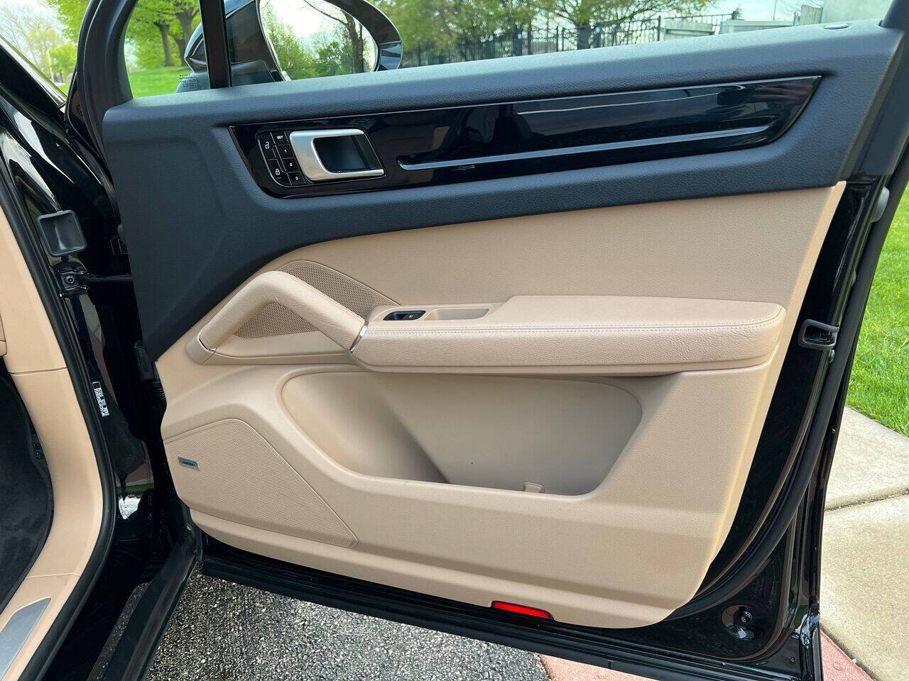 Used 2019 Porsche Cayenne image 41