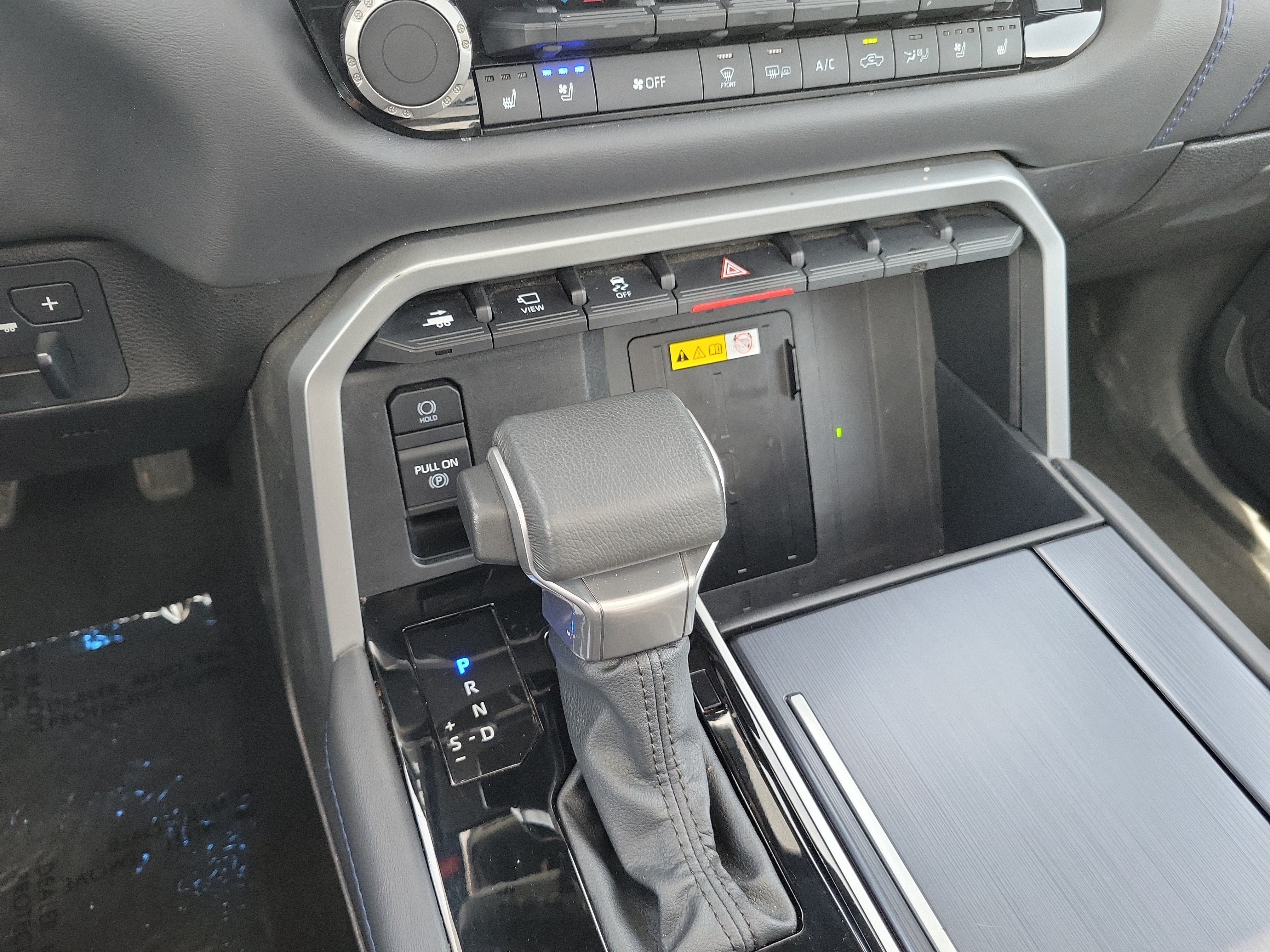 Used 2024 Toyota Tundra Platinum AWD/4WD image 33