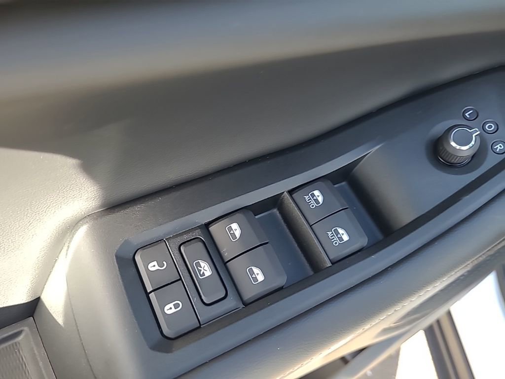 New 2025 Jeep Grand Cherokee L Altitude image 10