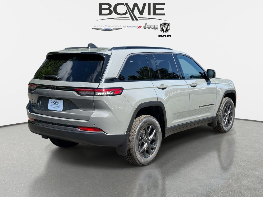 New 2027 Jeep Grand Cherokee Altitude AWD/4WD image 2