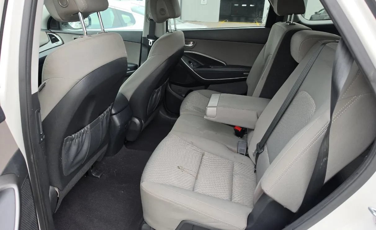 Used 2017 Hyundai Santa Fe SE FWD image 6