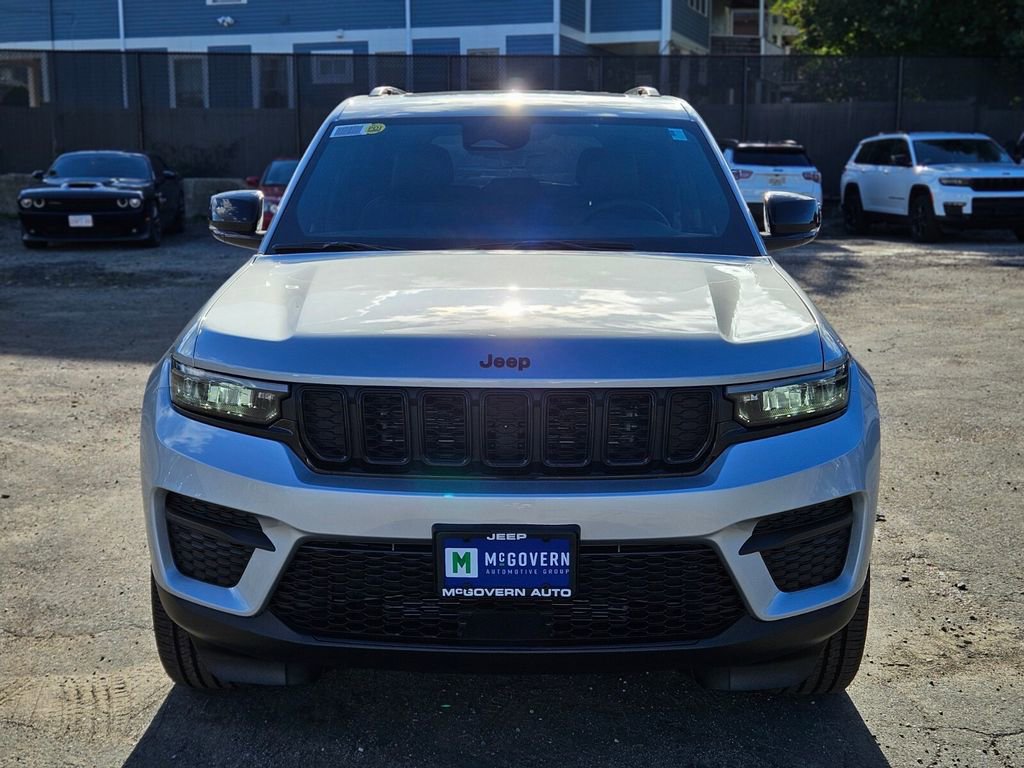 New 2025 Jeep Grand Cherokee Altitude image 8