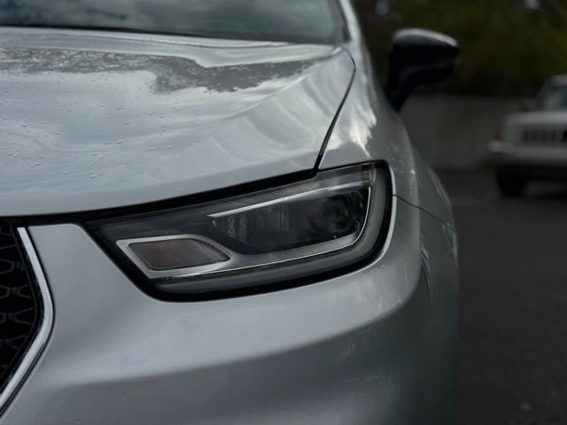 Certified 2024 Chrysler Pacifica Touring-L image 8