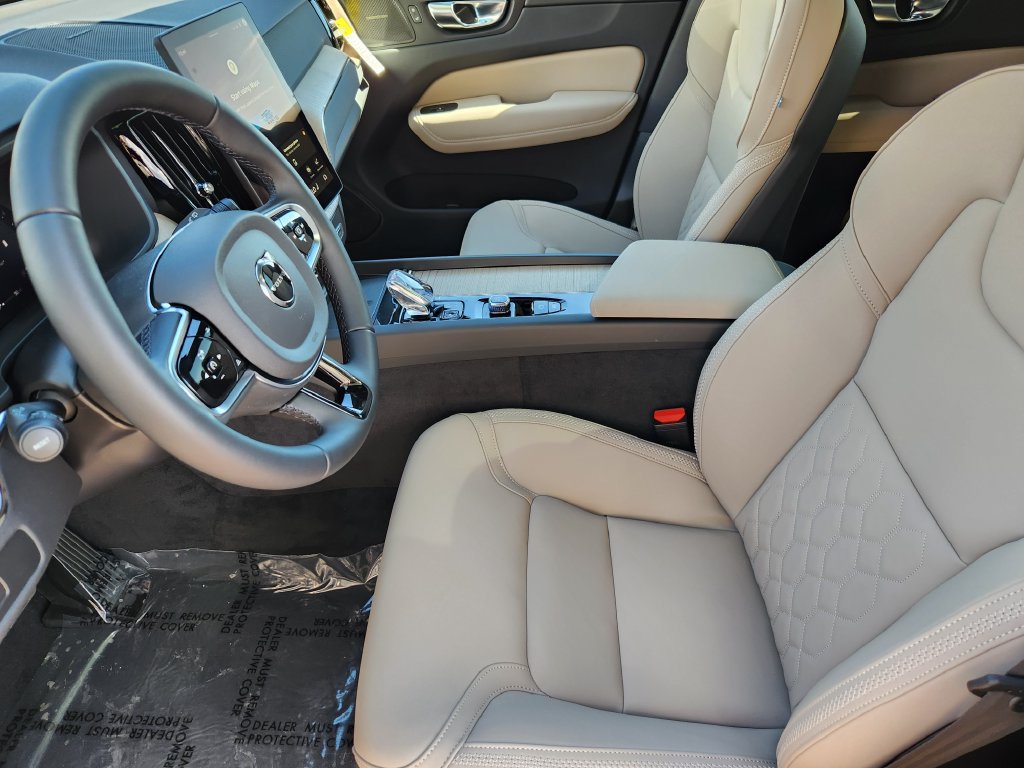 New 2027 Volvo XC60 B5 Plus AWD/4WD image 4