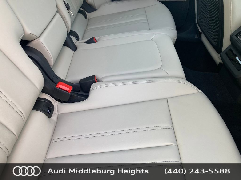 Used 2025 Audi Q5 Premium w/ Convenience Package image 29