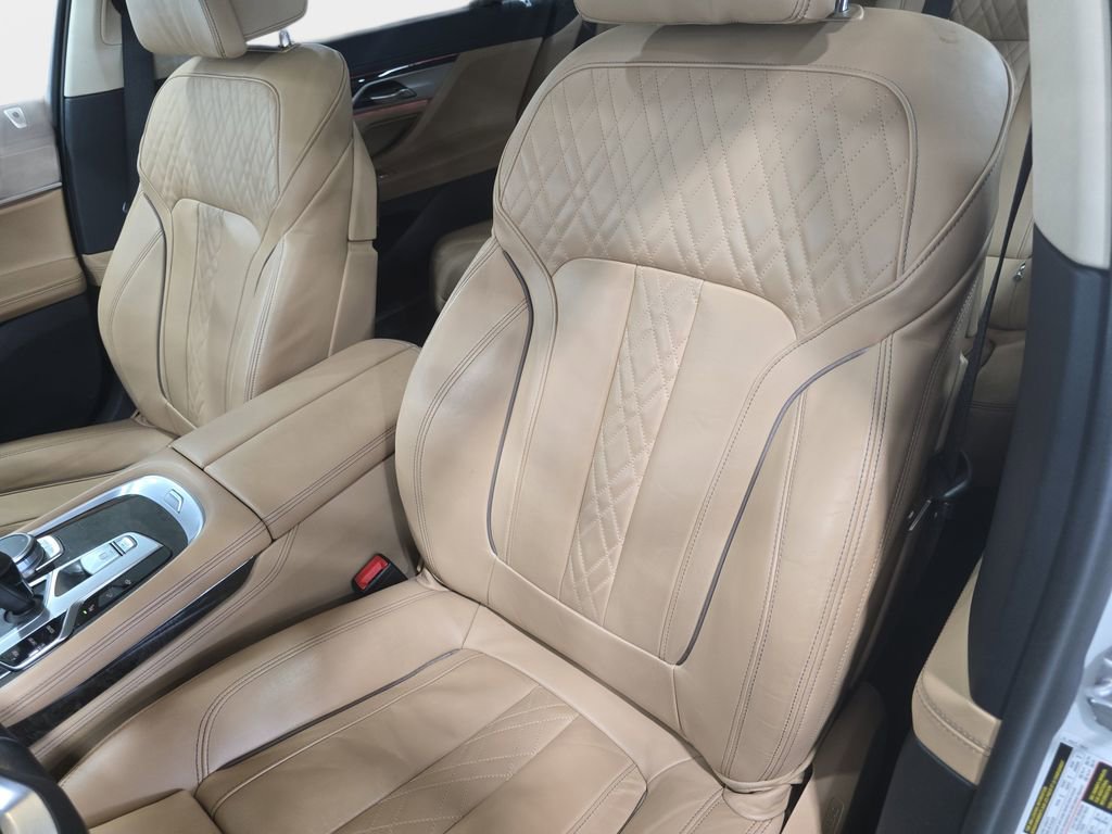 Certified 2022 BMW 740i w/ Premium Package RWD image 21