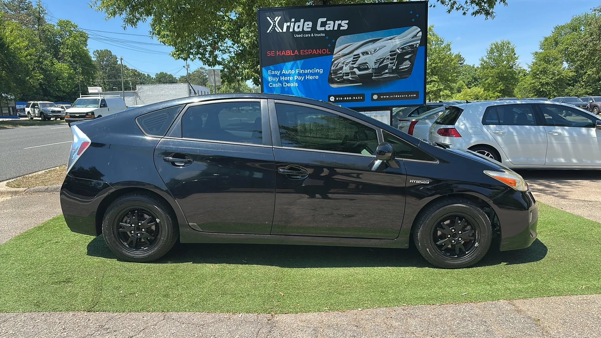 Used 2014 Toyota Prius Four w/ Solar Roof Package FWD image 9