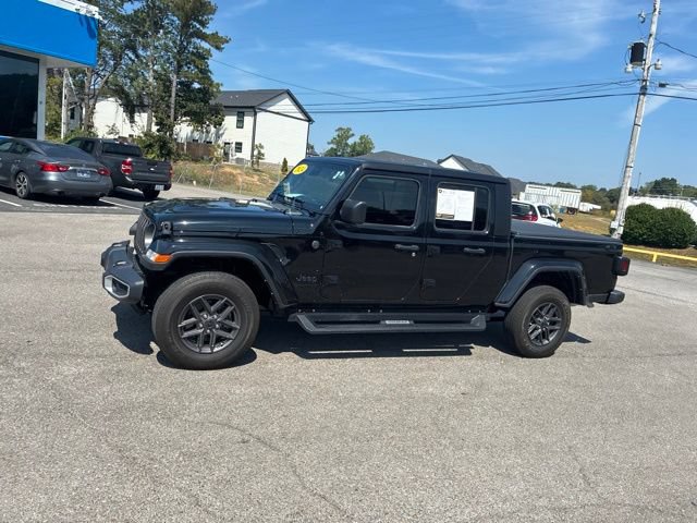 Used 2024 Jeep Gladiator Sport AWD/4WD image 16