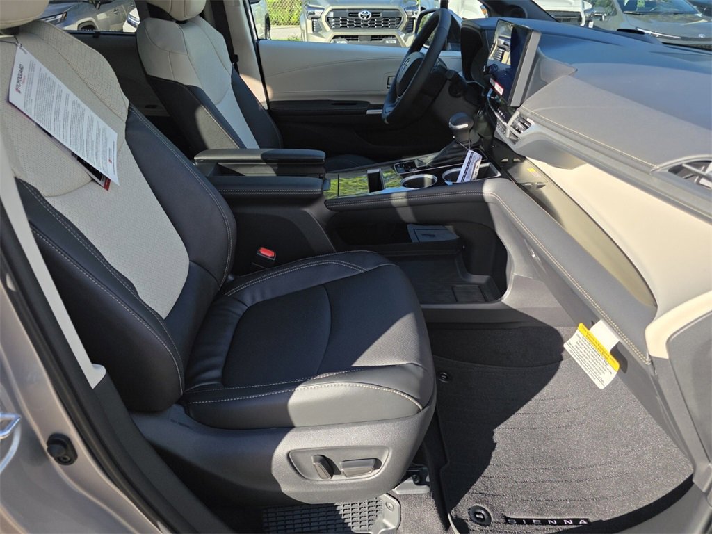 New 2025 Toyota Sienna Platinum image 14