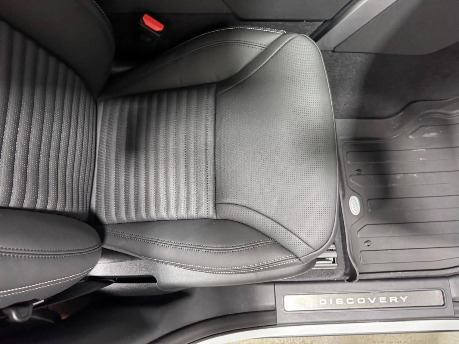 New 2026 Land Rover Discovery Dynamic SE image 19