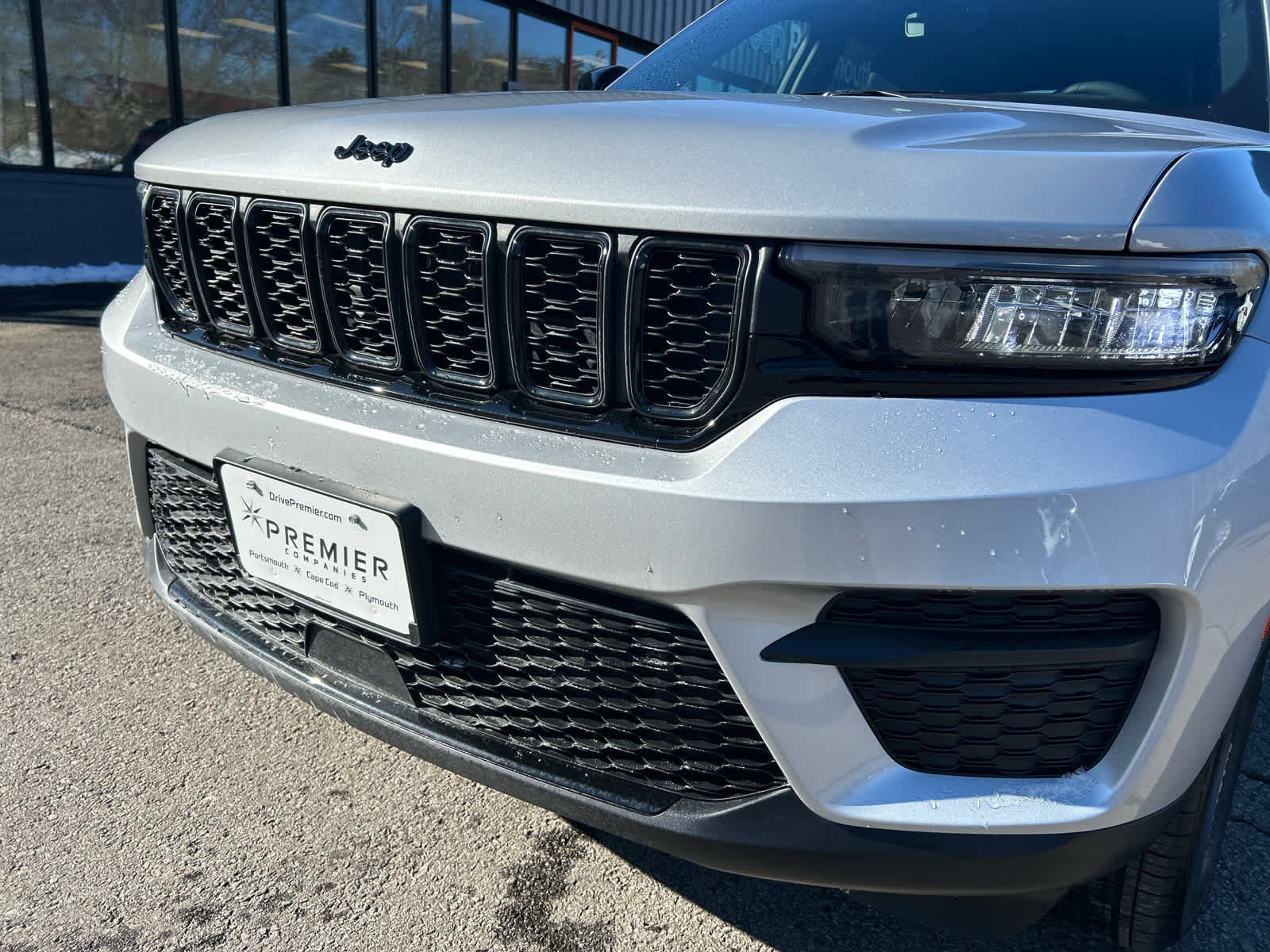 Used 2025 Jeep Grand Cherokee Altitude image 13