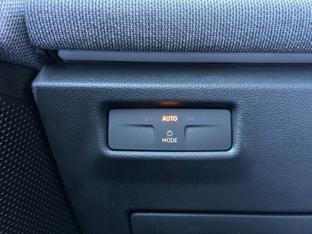 Used 2025 Volkswagen Tiguan S image 29