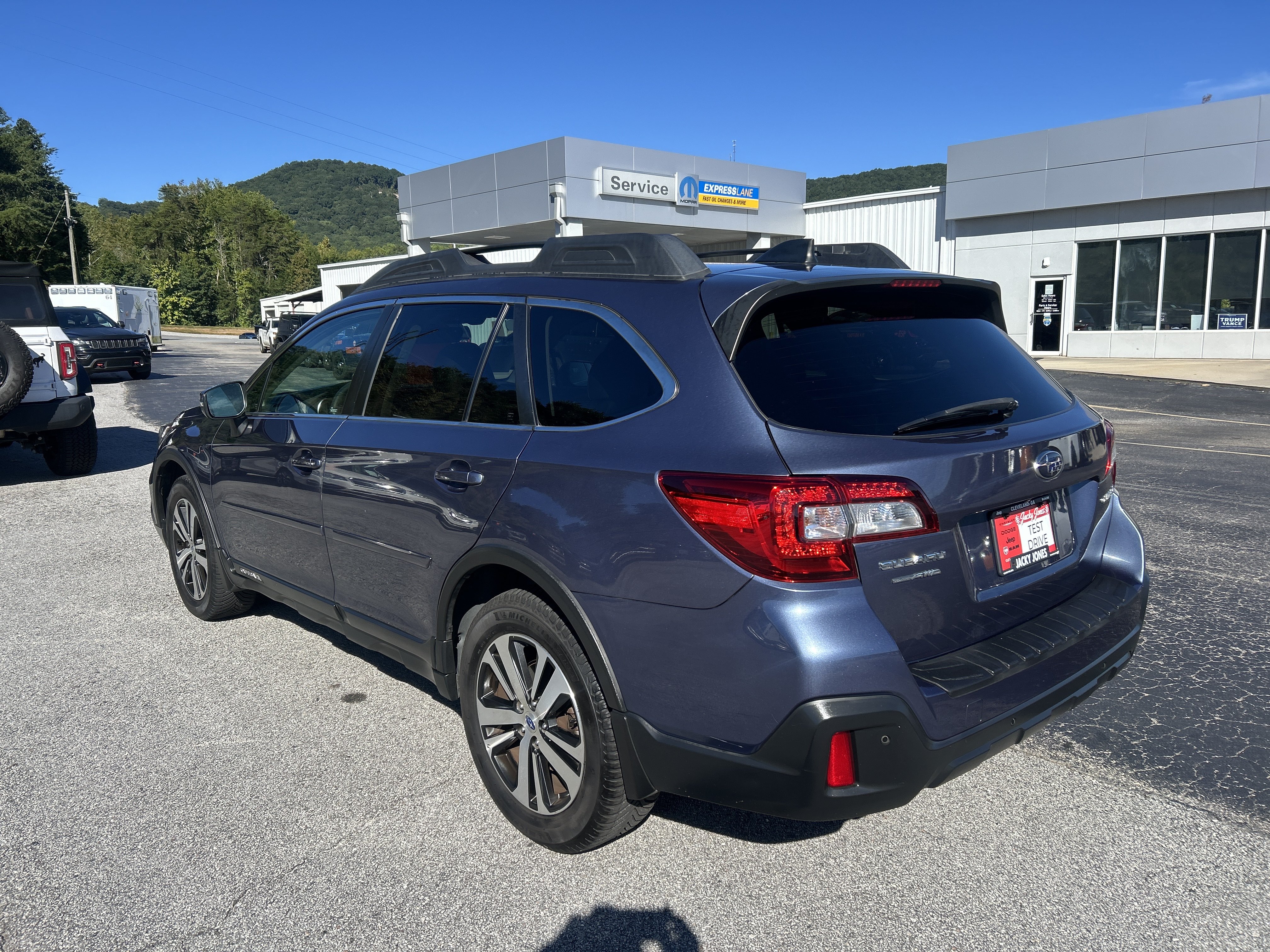 Used 2018 Subaru Outback 2.5i Limited AWD/4WD image 4