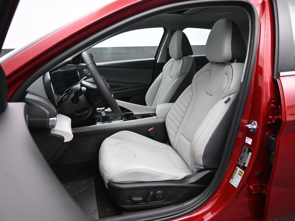 New 2025 Hyundai Elantra Limited image 25