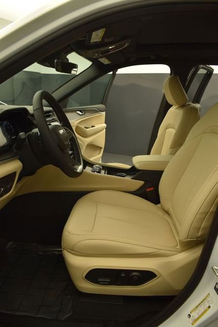 New 2025 Jeep Grand Cherokee L Limited w/ Trailer Tow Package image 9