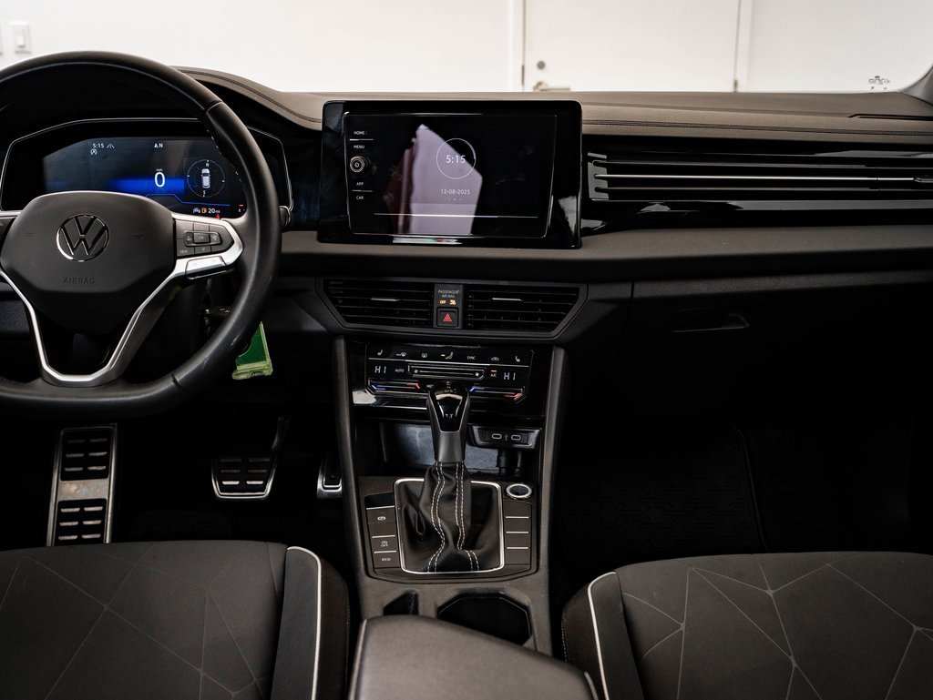 Used 2025 Volkswagen Jetta Sport image 30