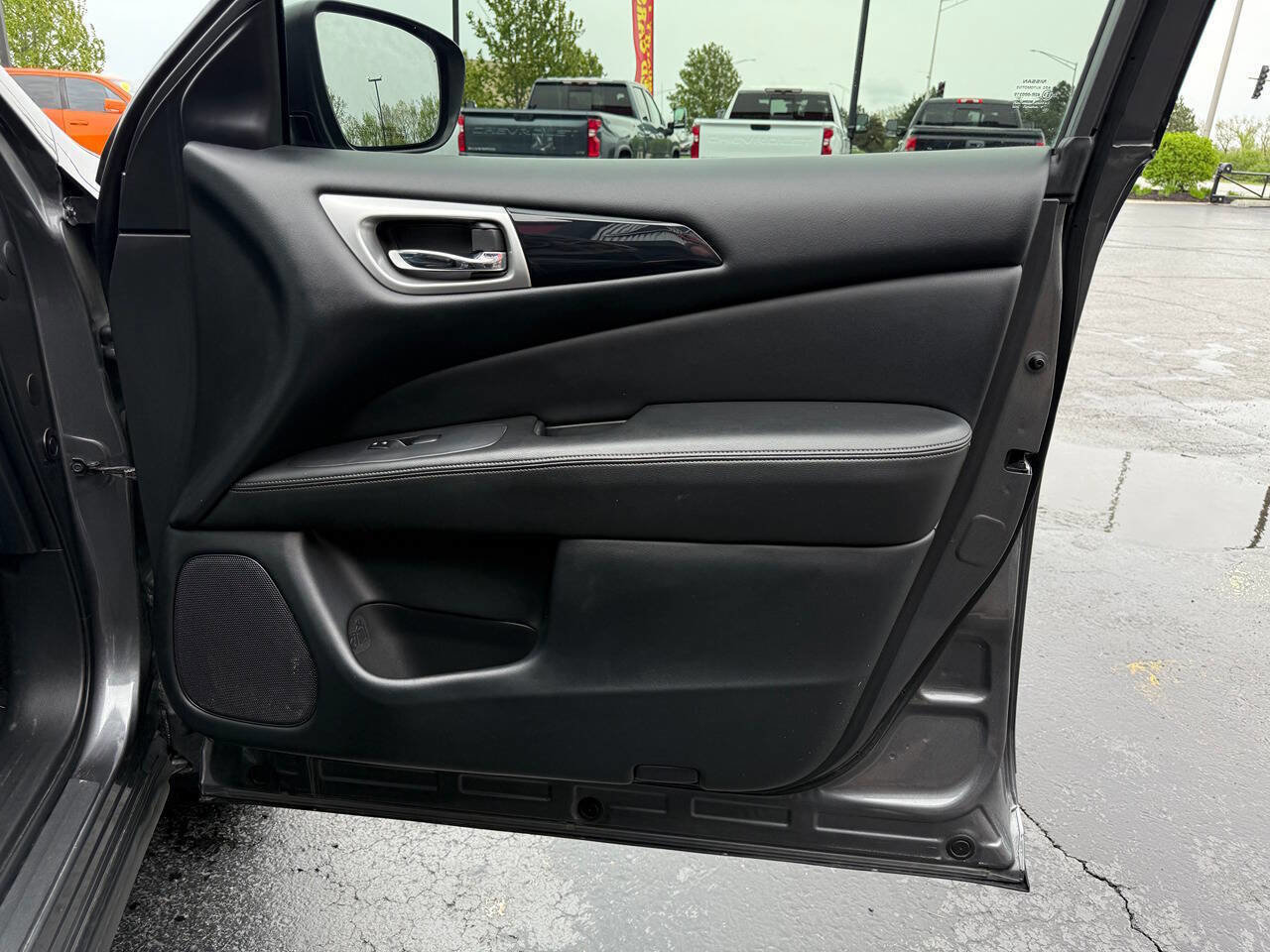 Used 2020 Nissan Pathfinder S FWD image 25