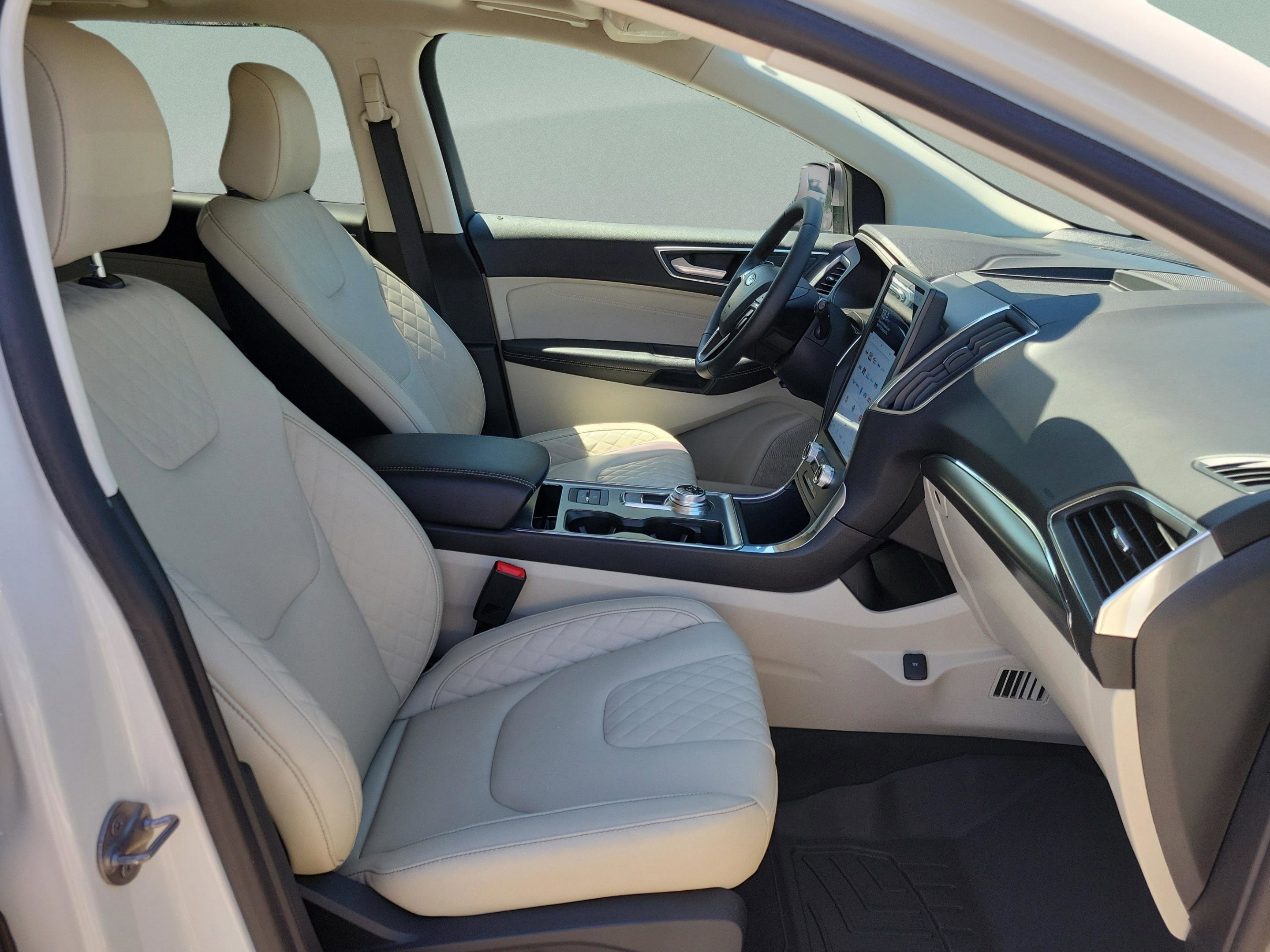 Used 2024 Ford Edge Titanium w/ Cargo Accessory Package AWD/4WD image 31