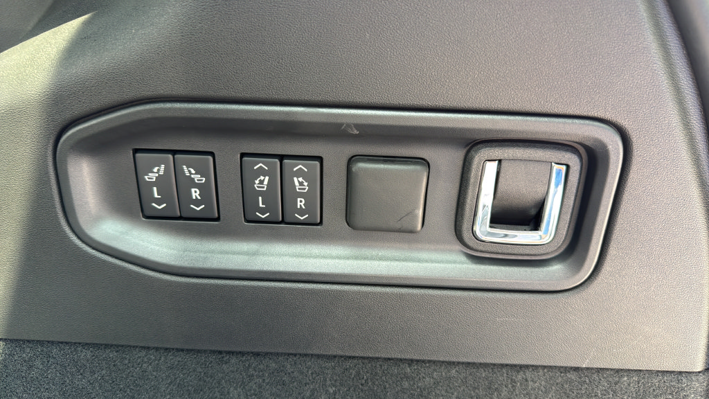 Certified 2026 Cadillac Vistiq Sport w/ LPO, Floor Liner Package AWD/4WD image 30