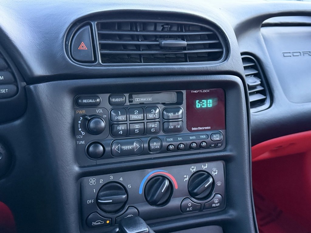 Used 2000 Chevrolet Corvette Coupe image 29