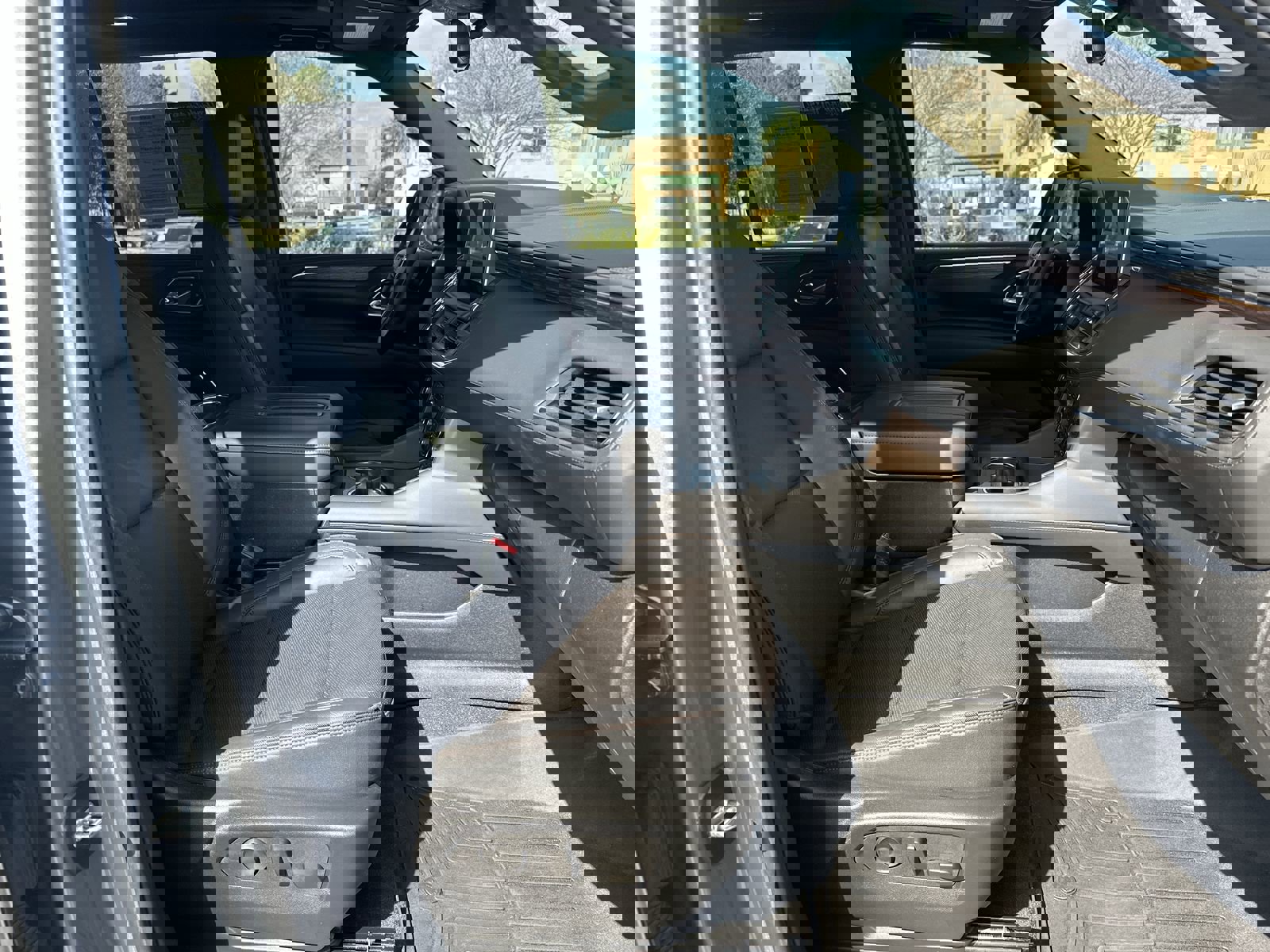 Used 2024 Chevrolet Tahoe High Country w/ Premium Package image 22