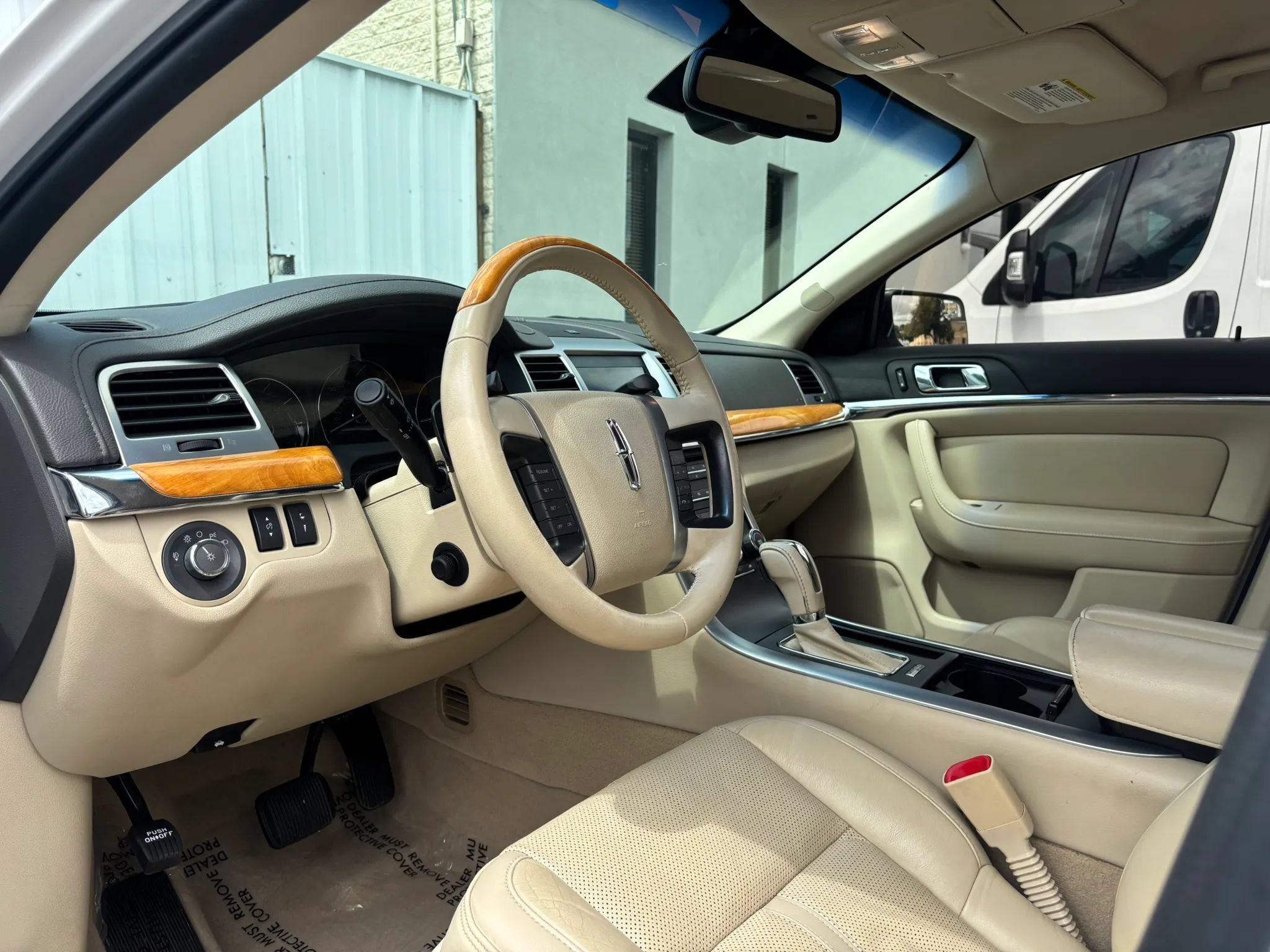 Used 2011 Lincoln MKS FWD image 17