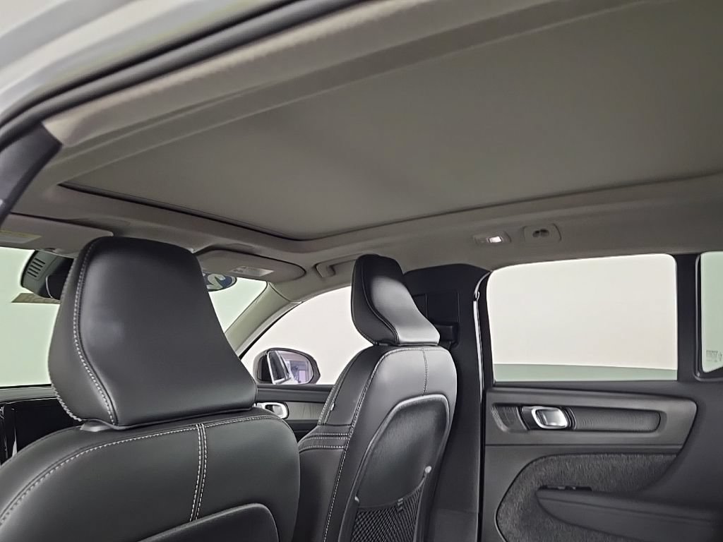 Certified 2023 Volvo XC40 B5 Ultimate w/ Climate Package AWD/4WD image 18