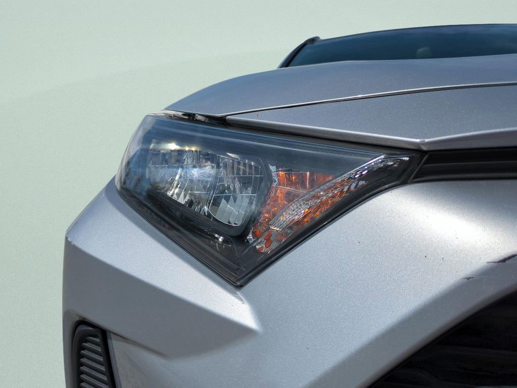 Used 2021 Toyota RAV4 LE image 9