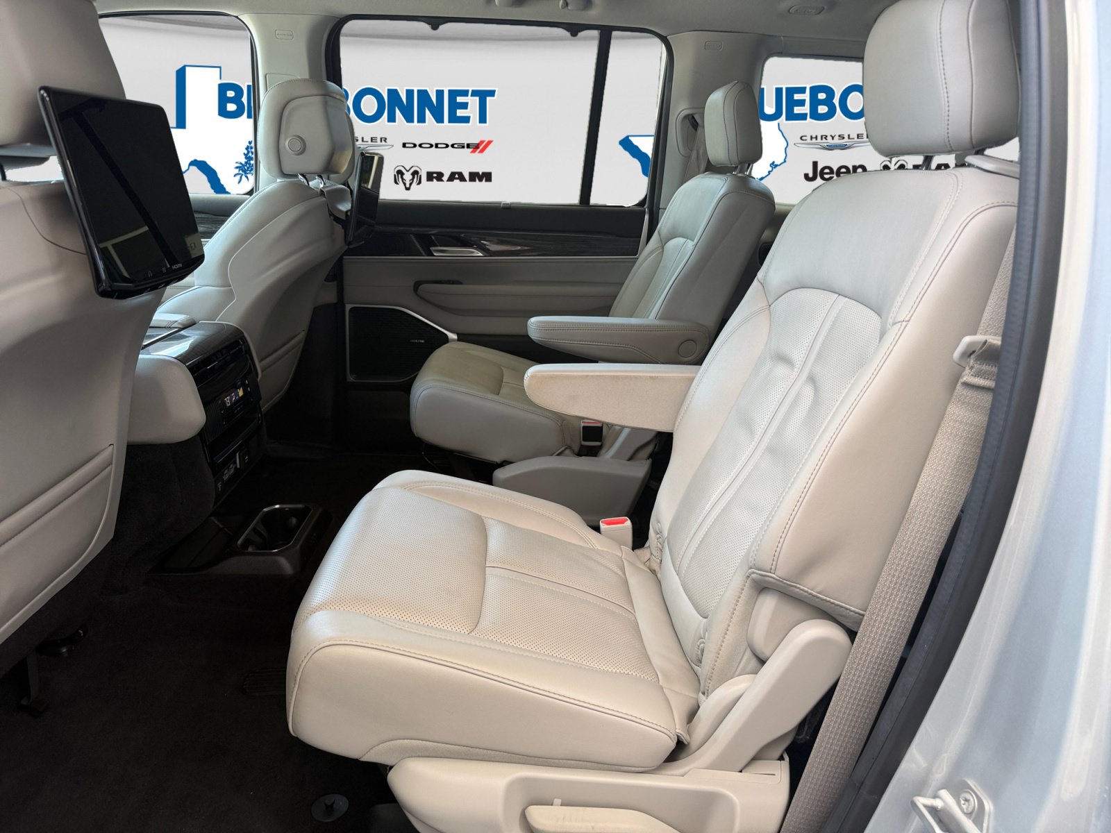 Used 2022 Jeep Wagoneer Series II w/ Convenience Group I AWD/4WD image 21